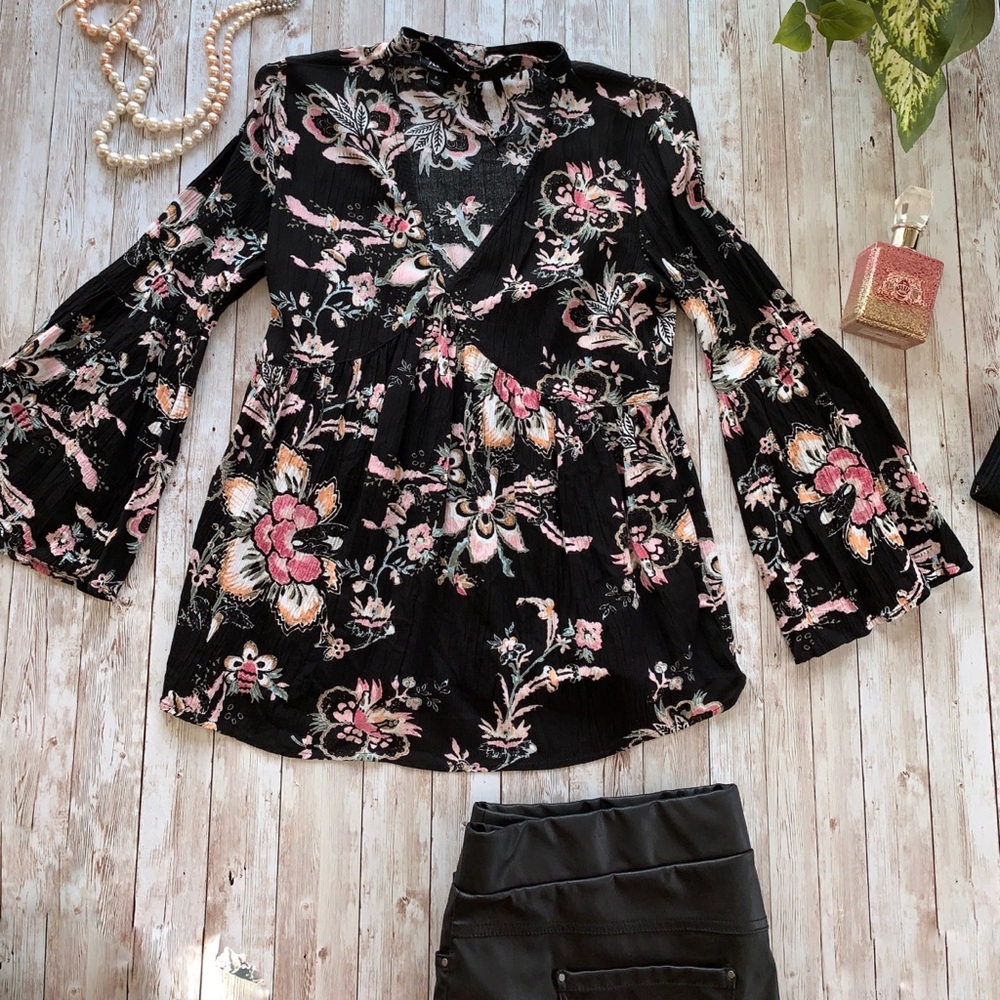 ANA crinkle style top bell sleeves keyhole neck